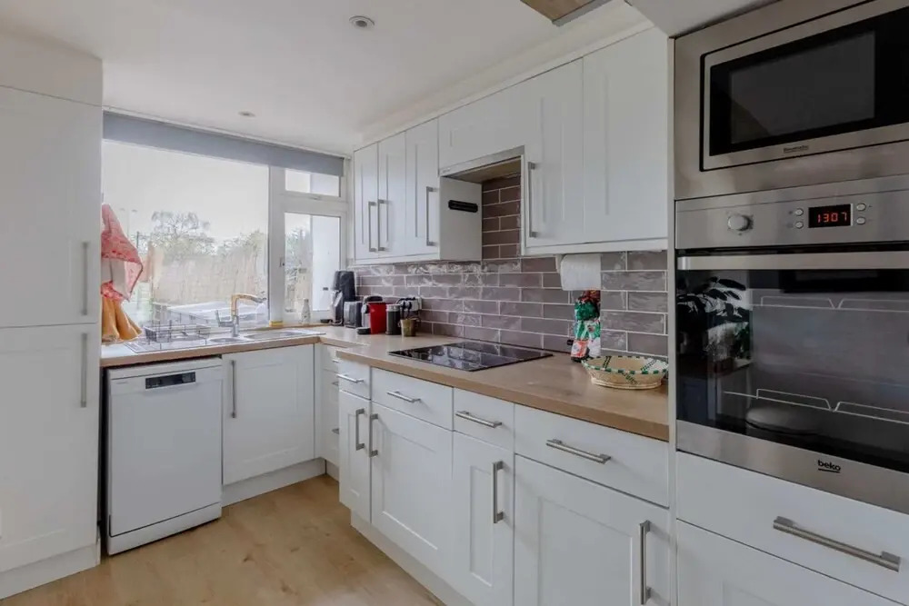 Scandi-style 2BD Maisonette W/garden Brick Lane!