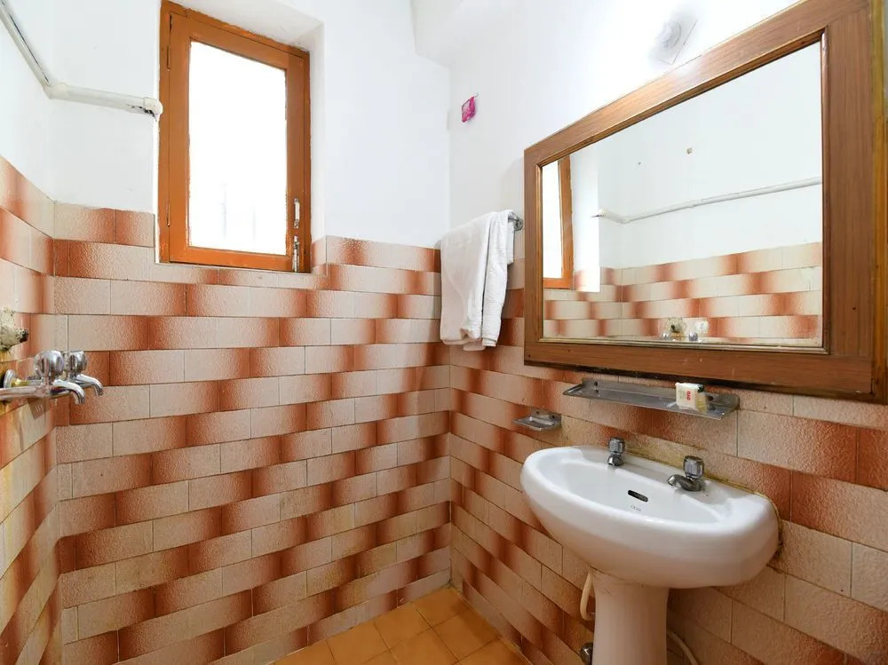 Oyo 13710 Home Cozy 2Bhk Aleo Manali