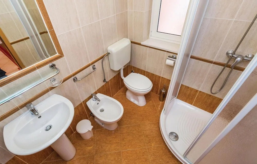 Beautiful Home in Moscenicka Draga With Wifi and 2 Bedrooms