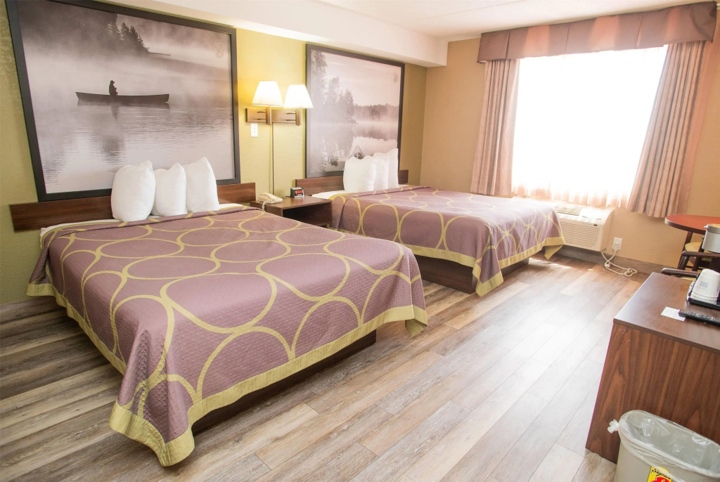 Super 8 by Wyndham Mississauga