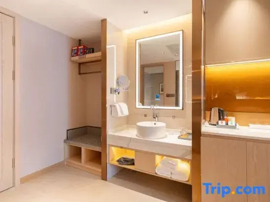 Vienna International Hotel (Huoyanshan Road, Grape Valley, Turpan)