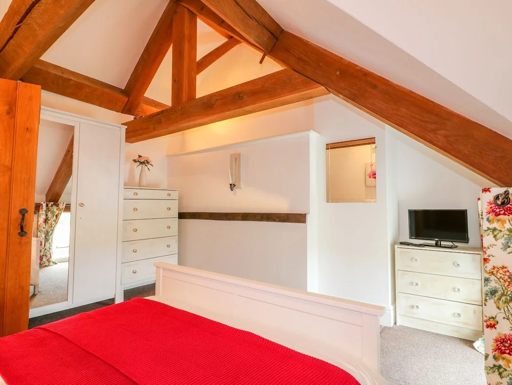Woodthorpe Cruck Cottage