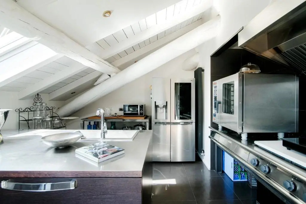 Exclusive Penthouse - by MyHomeInComo