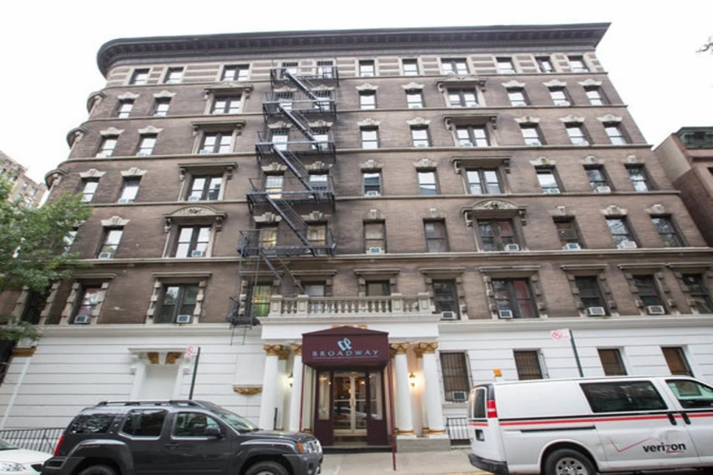 Broadway Hotel and Hostel