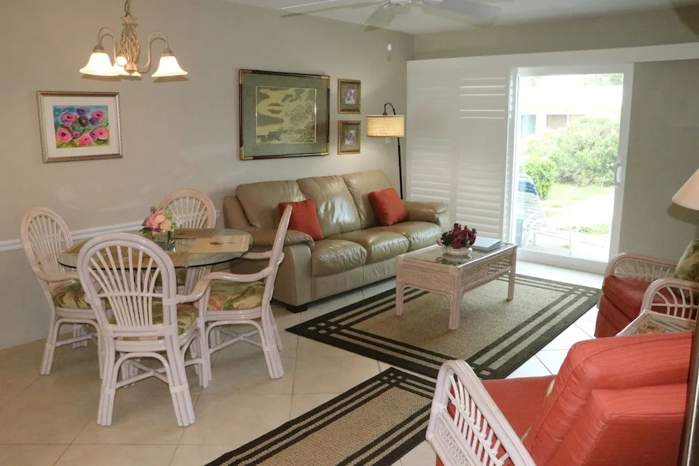Jamaica Royale 054 - 1 Br Apts