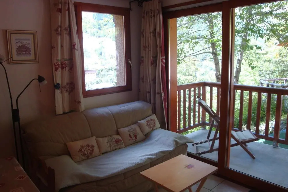 2 Rooms 4 People 3 North West Facing