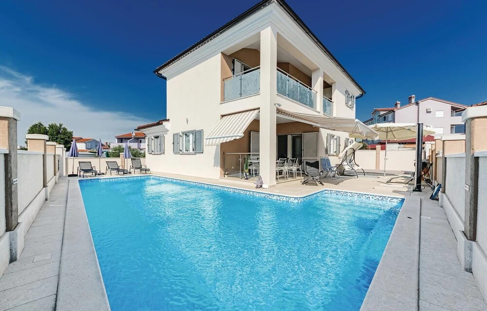 Awesome Home in Peroj With Wifi and 4 Bedrooms