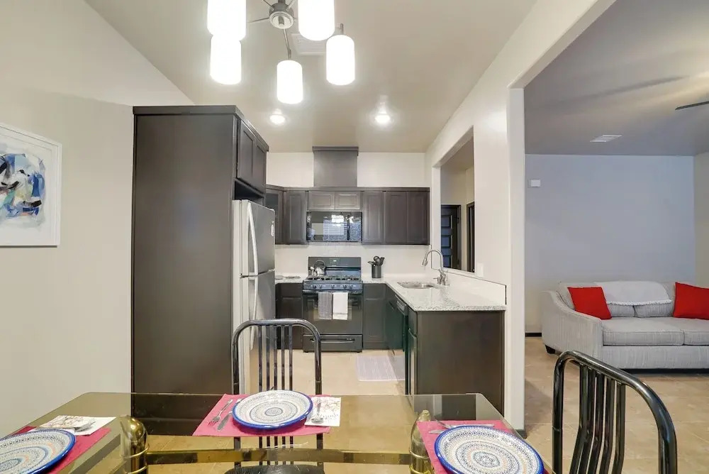 Single-story Apt, 3 Mi to Fort Bliss!