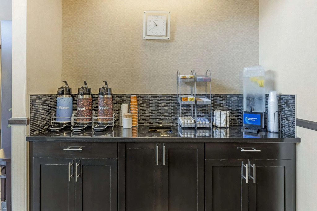 Comfort Suites Near Vancouver Mall