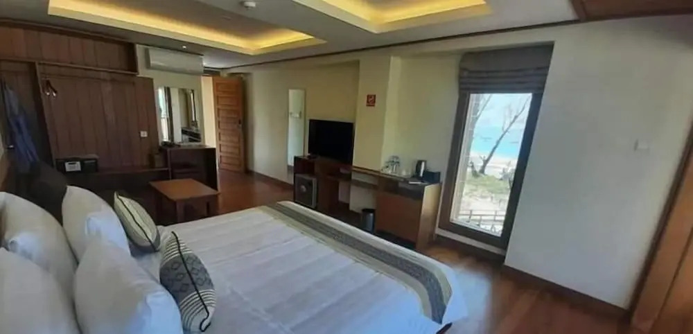 Ngapali Win Hotel