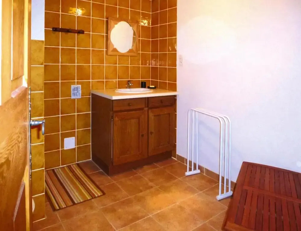 Private Garden House in Redortiers
