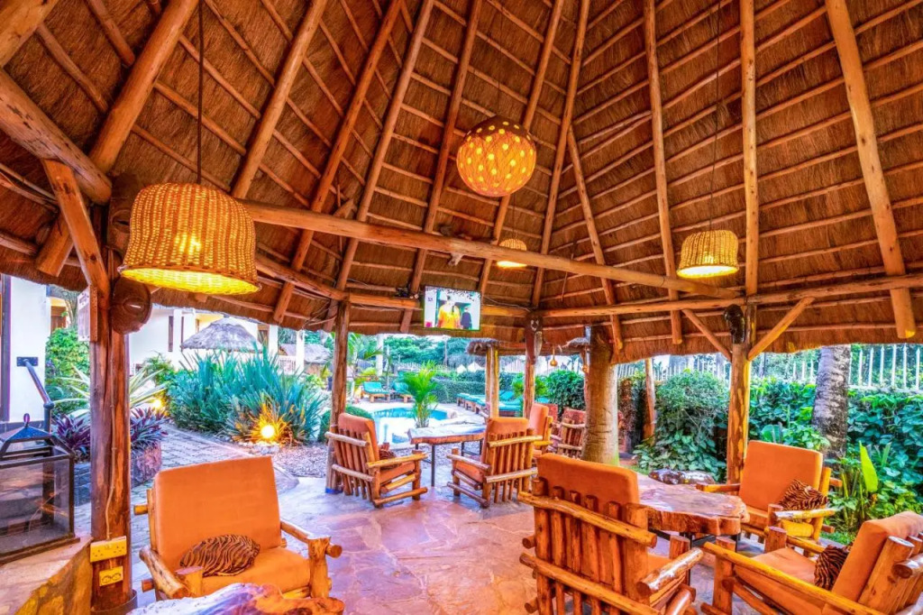 2 Friends Beach Hotel