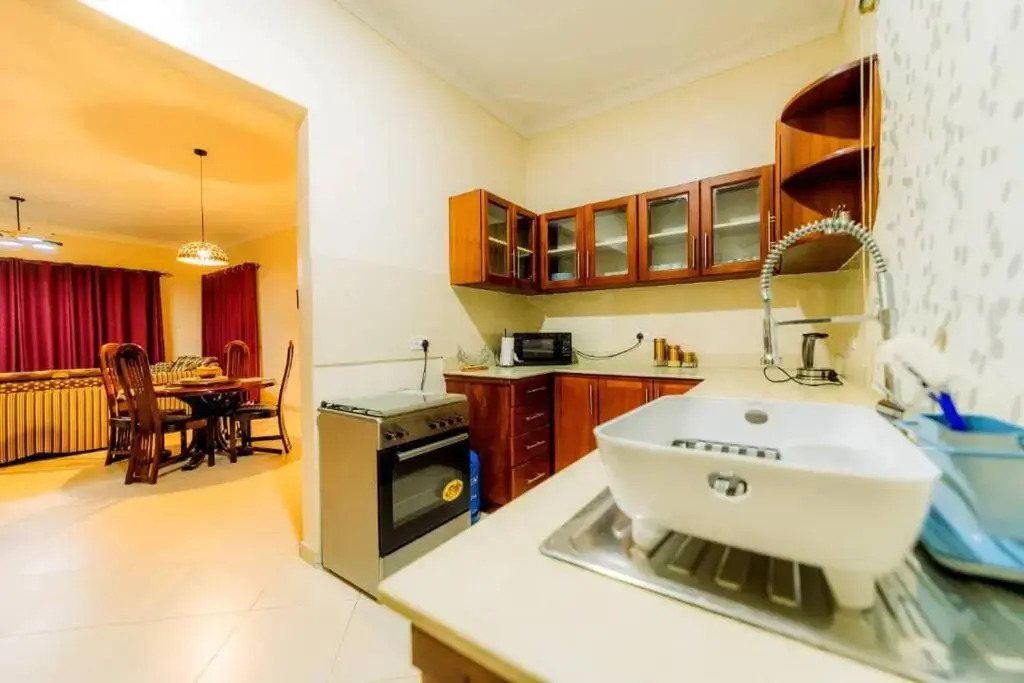 JULZ Place 3 bedroom Apartment with a lake view