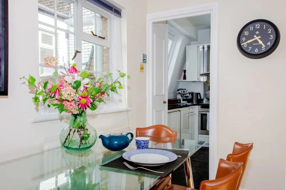 2 Bedroom West End Apartment Close To Regent's Park