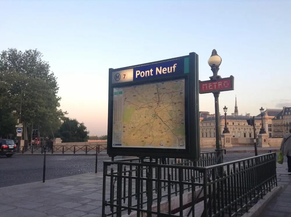 4 people In the heart of Saint Germain des Près by Weekome