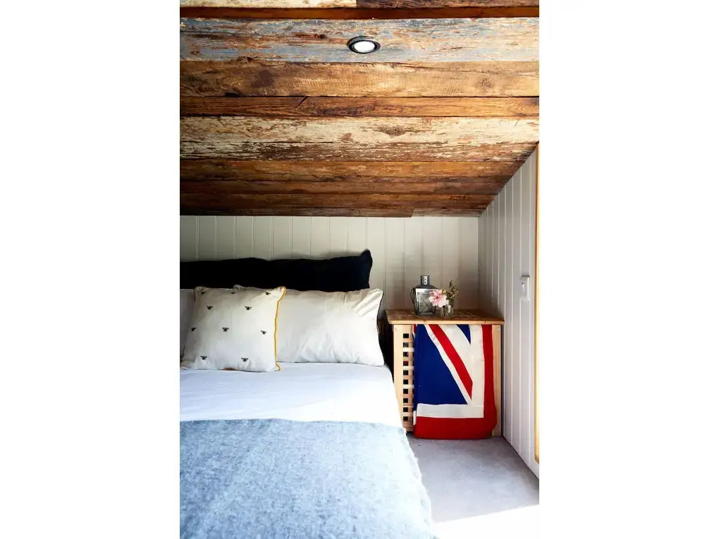 Extraordinary Huts Ltd