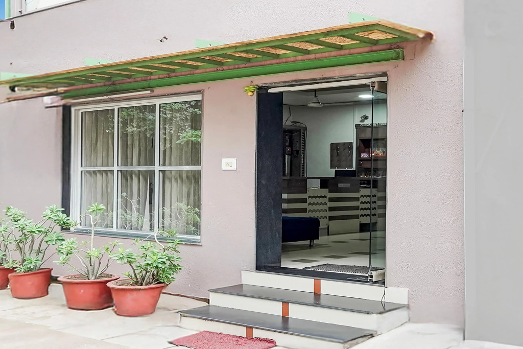 Super Collection O Sachivalaya Metro Station Gandhinagar Formerly Hotel Ghunghat Inn