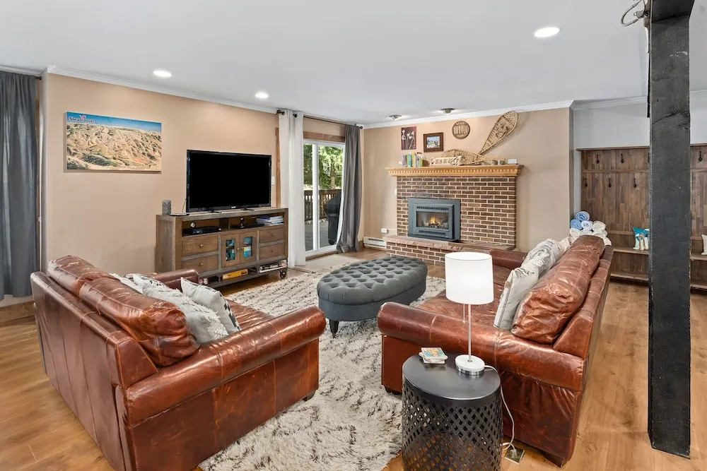 Winterset 1 4 Bedroom Condo by RedAwning