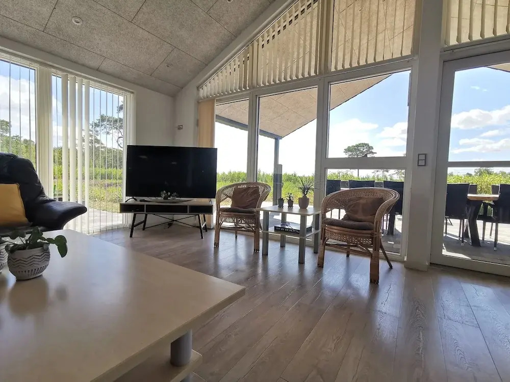Panoramic Views and Luxurious Comfort on Læsø Island and Sleeps up to 16 Persons