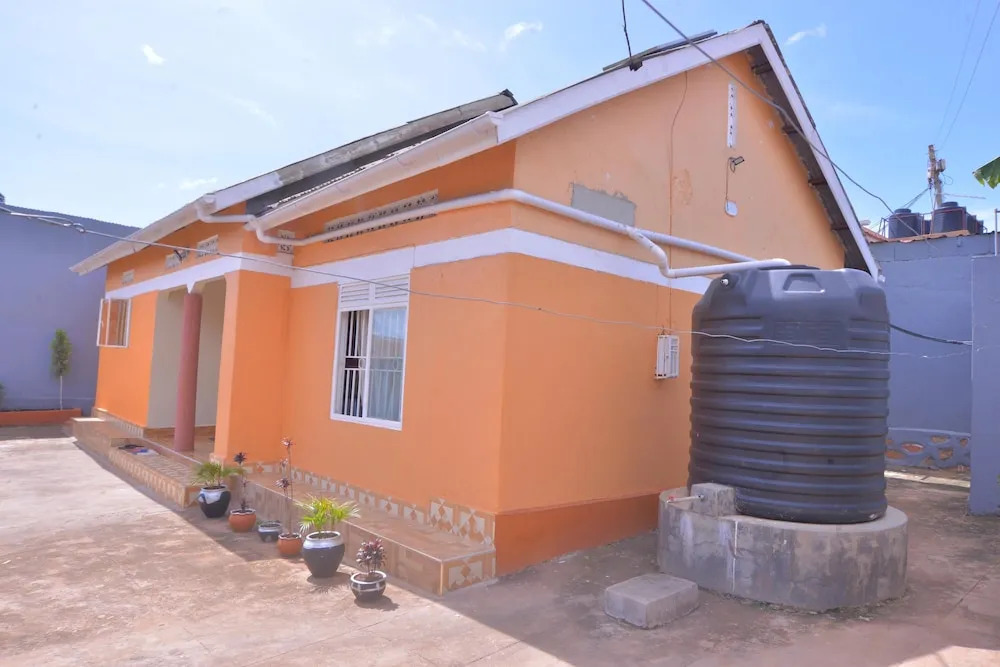 3 Bed House - Sleeps 8, Wifi, Parking, Pets
