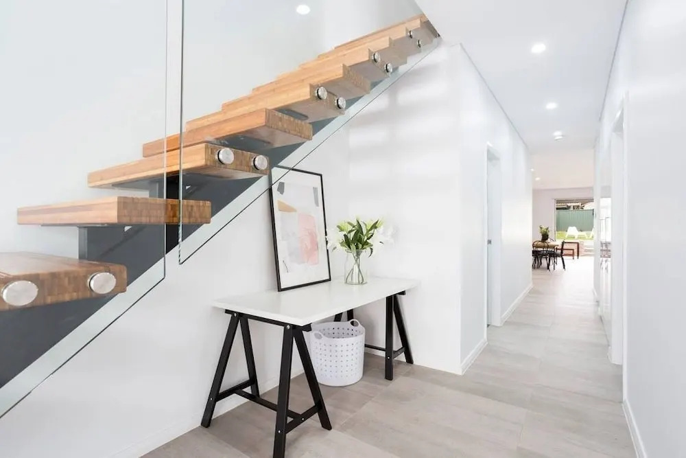 5 Bedroom Sydney Mansion with Parking