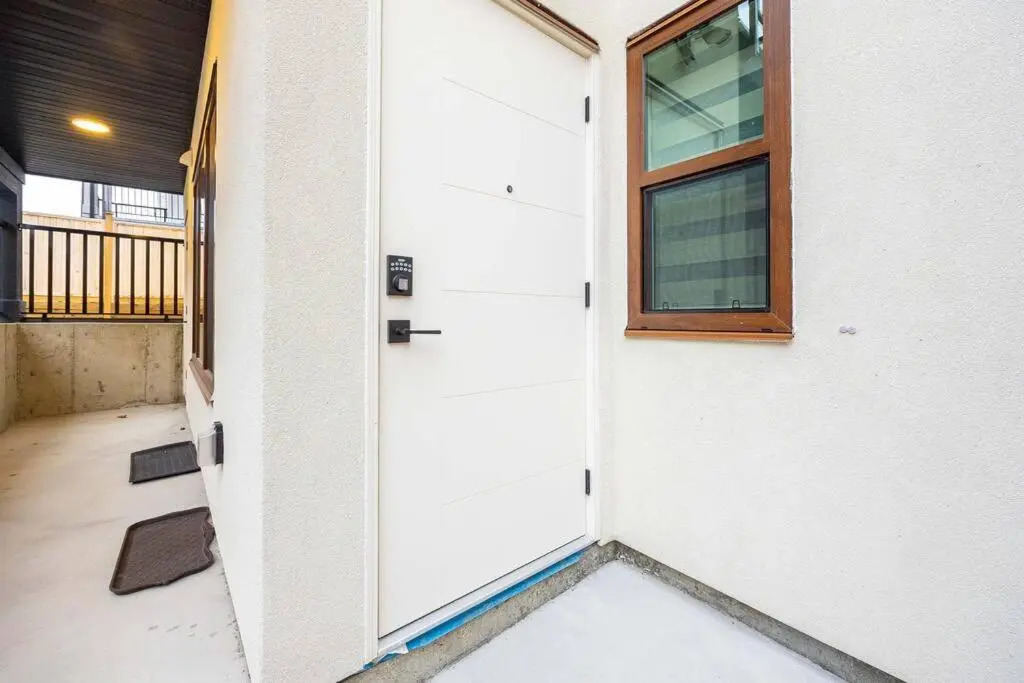Private bright 2 bedroom south facing walkout apt White Rock