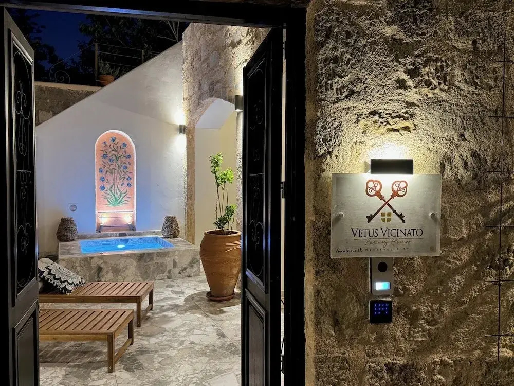 Vetus Vicinato Luxury Homes