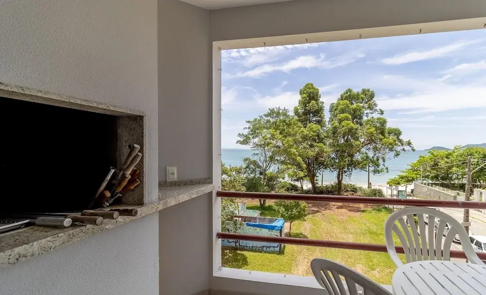 Beachfront Apartment With Island View Cca201