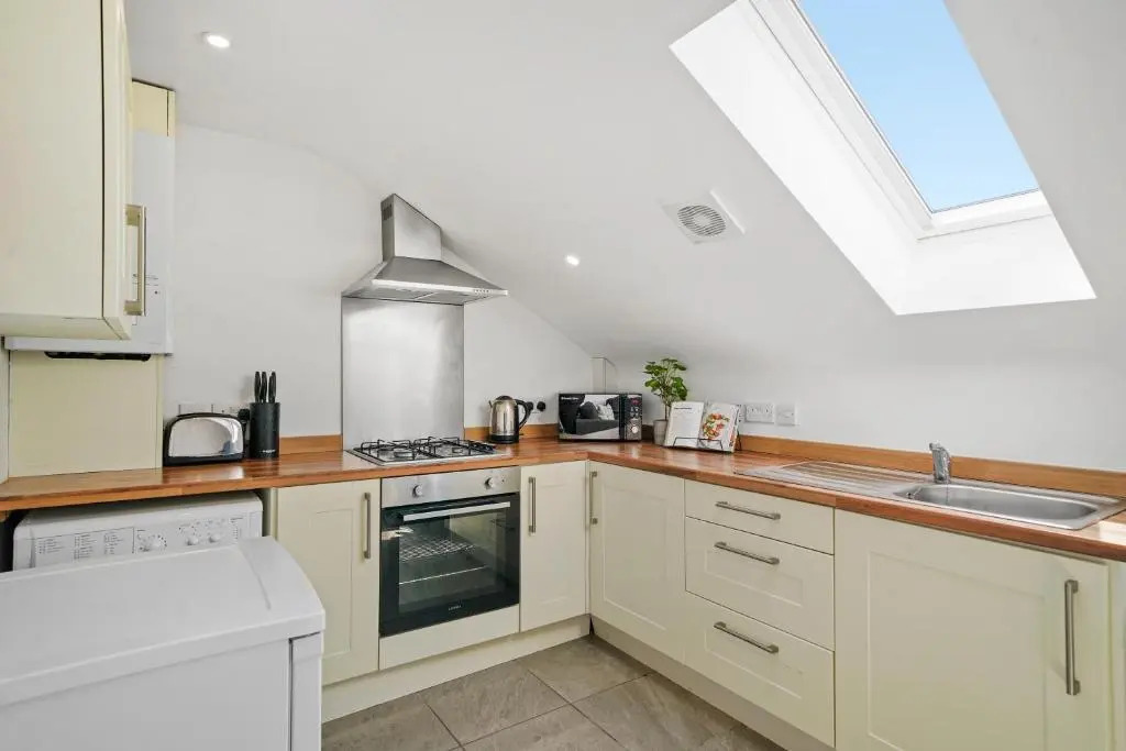 6 Sarah House by Truestays - 2 Bedroom Apartment - FREE Wifi & Parking