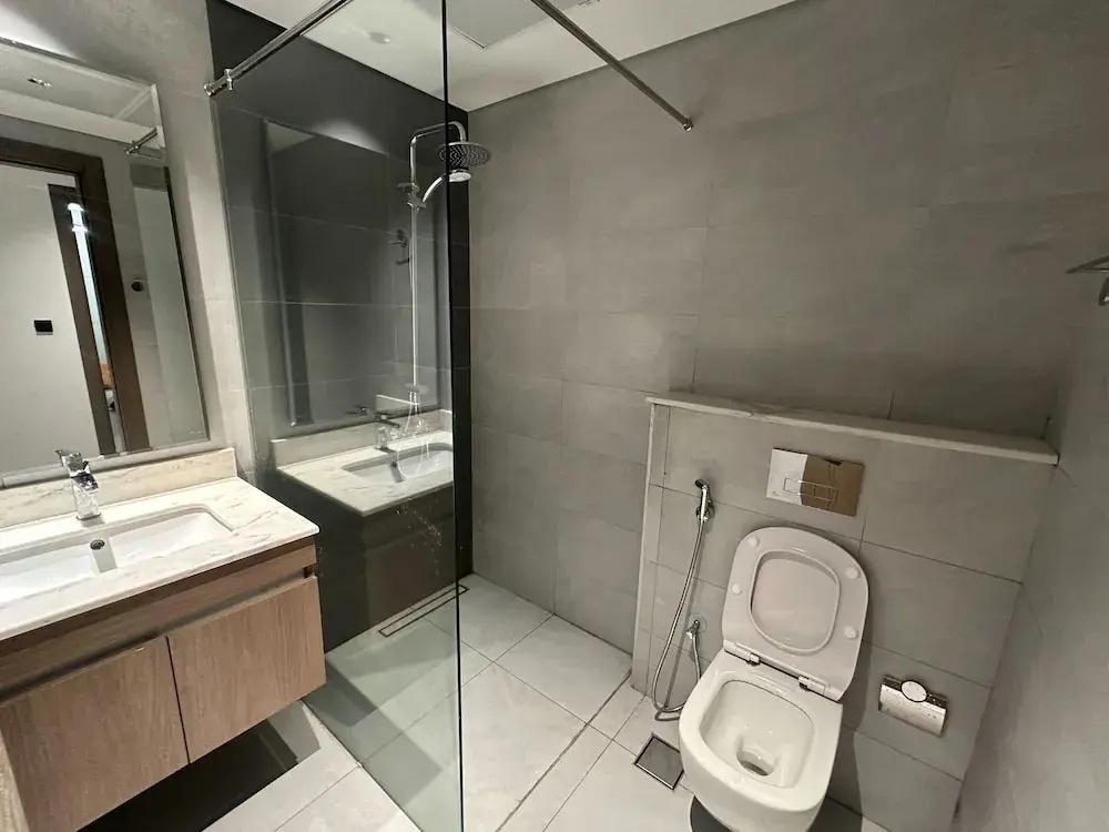 Luxury Hostel Bedspace in Downtown Near Emirates Towers Metro