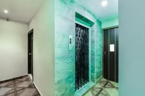 B Hotel by OYO Rooms