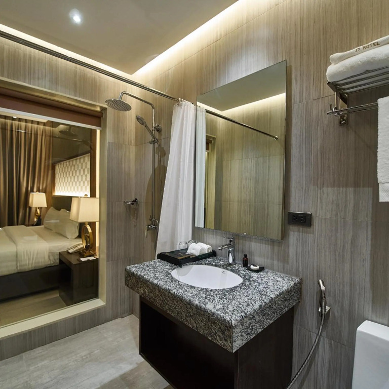 J7 Plaza Hotel