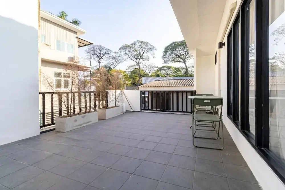 Modern Family House - 4 Bedrooms 5 Mins From Old Town With Gallery - Deja Home