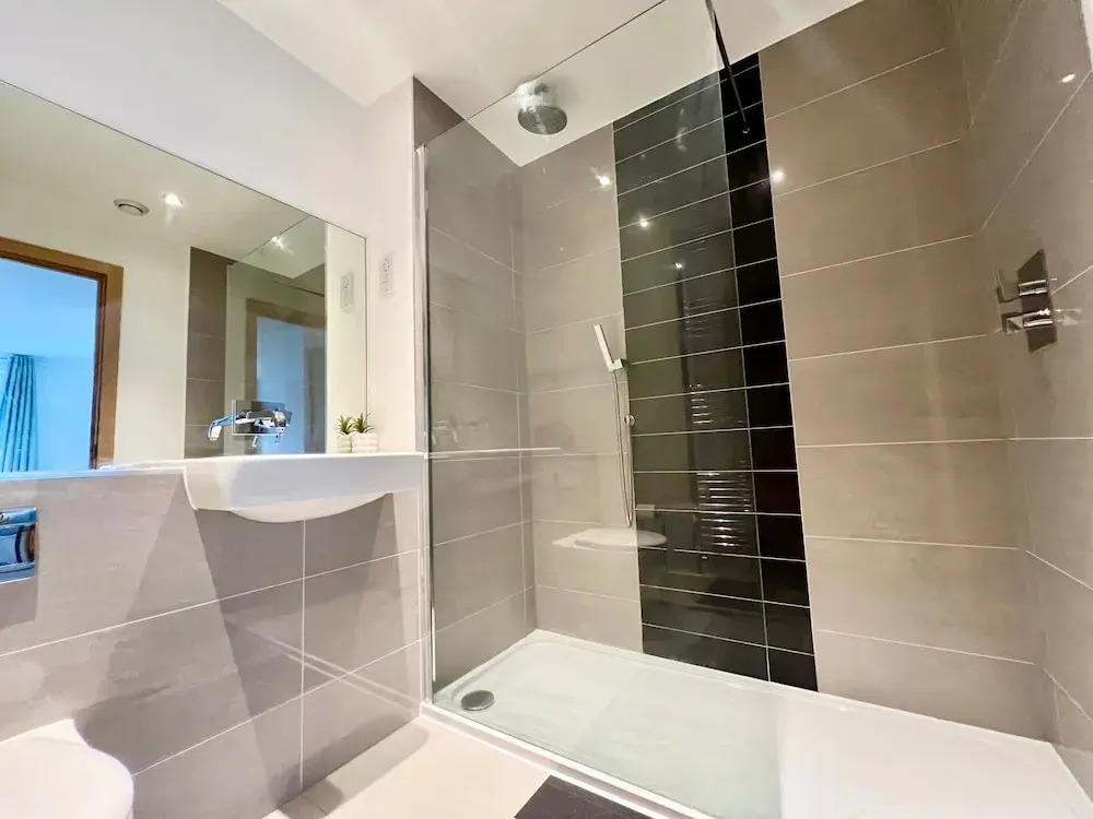 Modern 2-bed Dartford - Free Parking & Fast Wifi