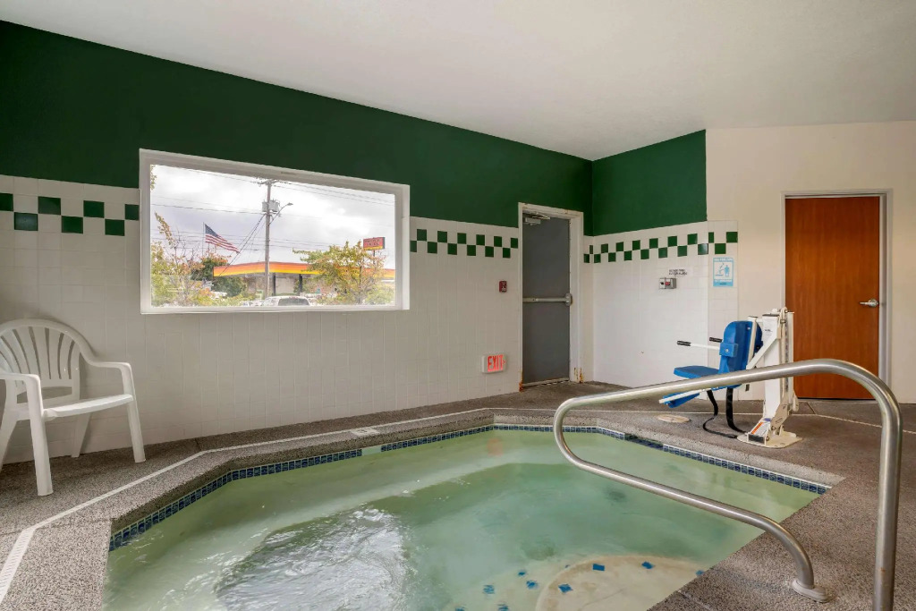 Comfort Inn & Suites Salem Northeast