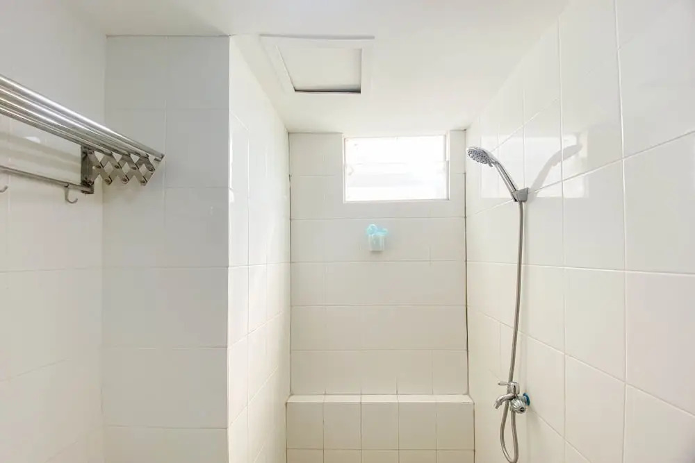 Comfort And Homey 3Br Bassura City Apartment