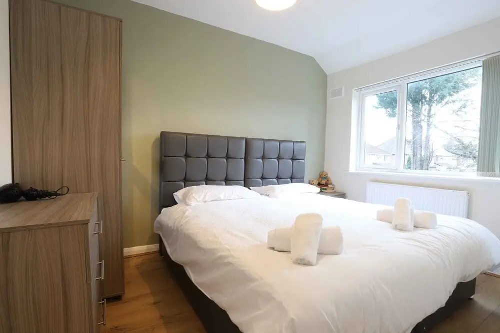 Solihull/NEC/Airport 3 BR Semi-detached House