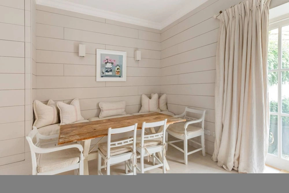 Parkside Mews 3 Bedroom Home With Garden