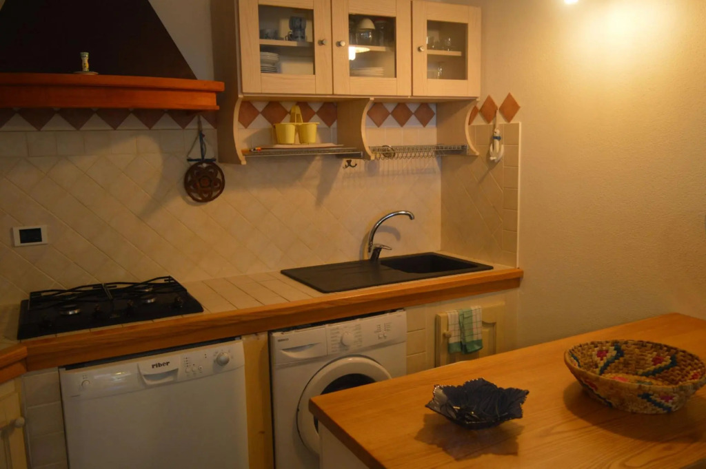 Apartment surrounded by greenery 5 minutes on foot from the beaches of Baia Caddinas and the large s-S'Abba e sa Pedra