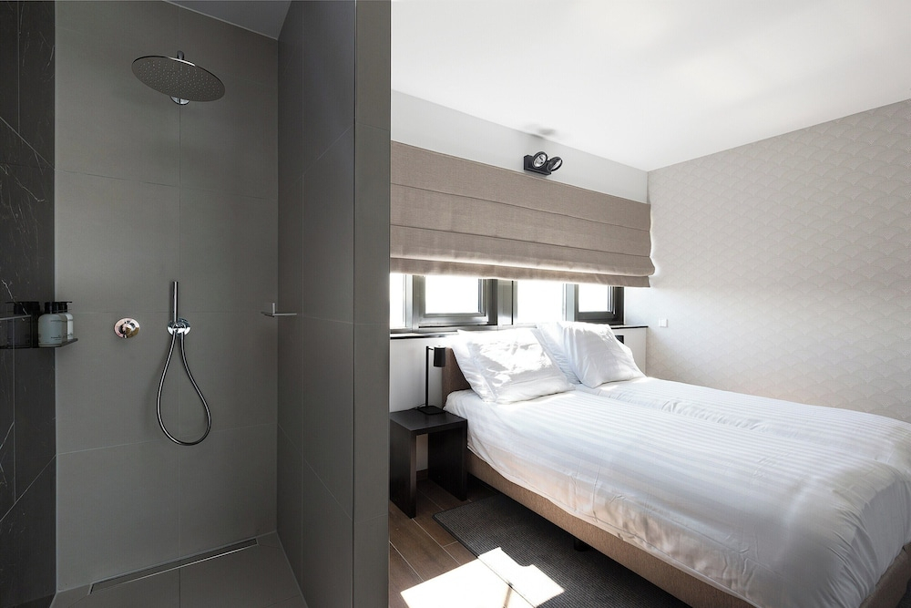Chic Apartment for 8 With Seaview