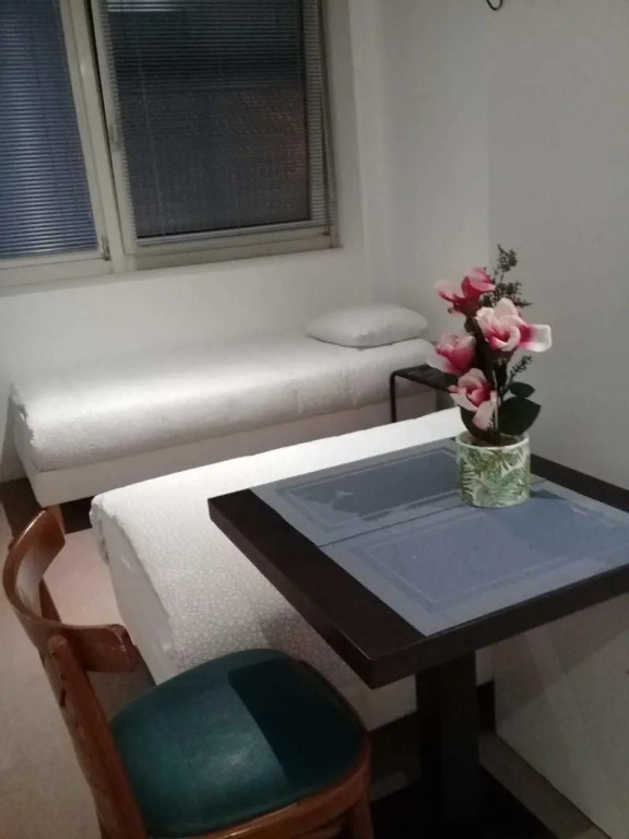 Paris en train Area Studios avec salles de bain et kitchenettes privées ou chambres avec salles de bain et cuisines communes