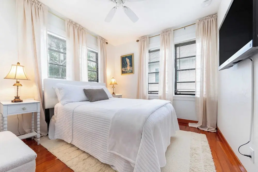 Las Olas Oasis by Avantstay Minutes to the Beach + Hot Tub