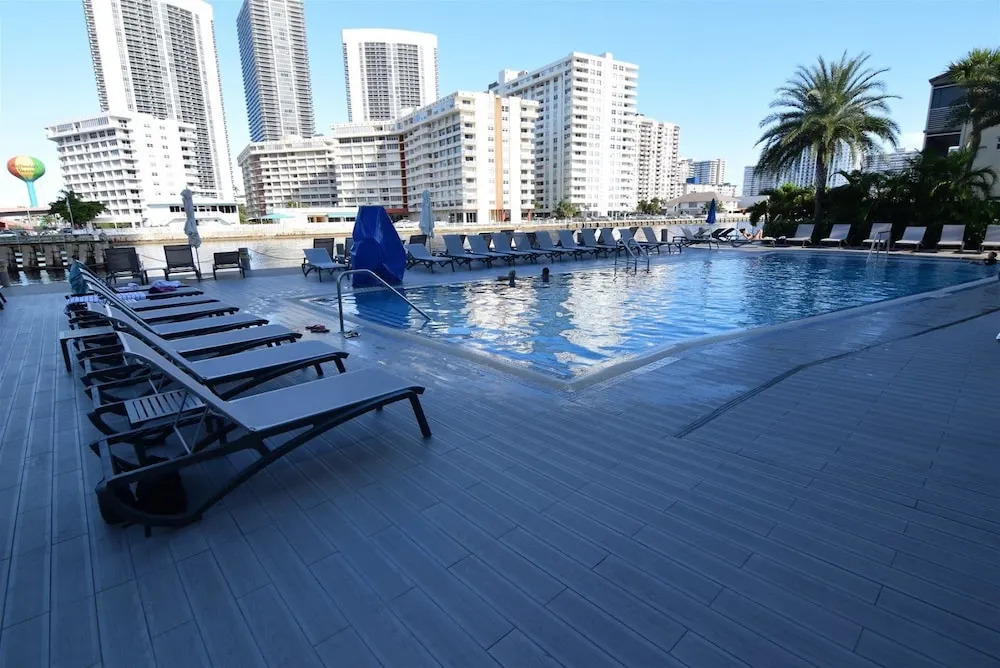 Amazing Ocean & Intracoastal View 1 Bedroom Unit @ The Beachwalk