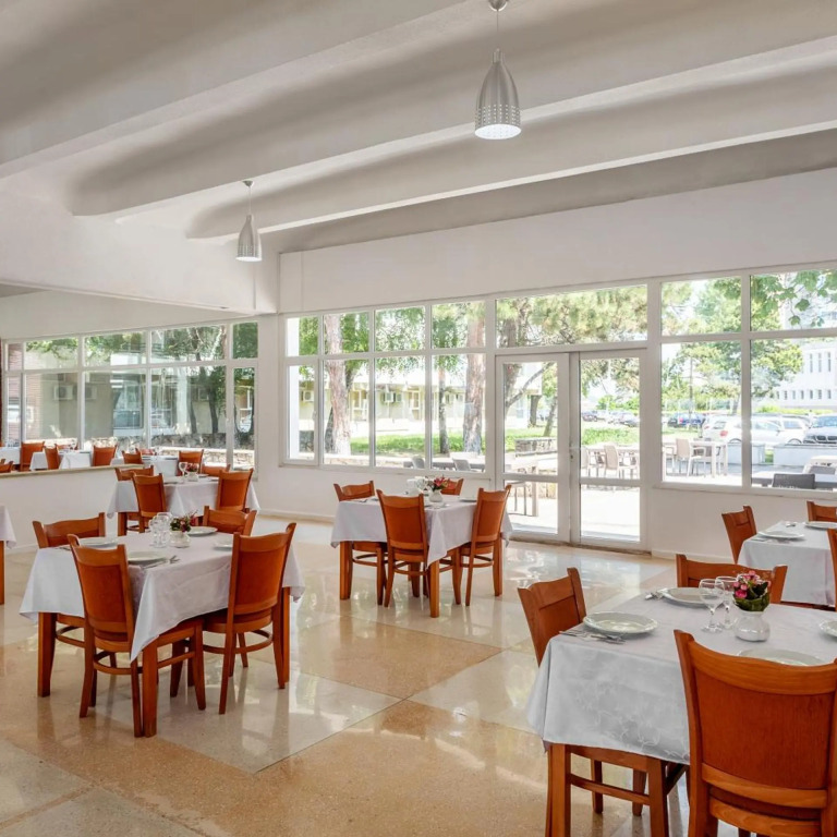 Hotel Siret Saturn