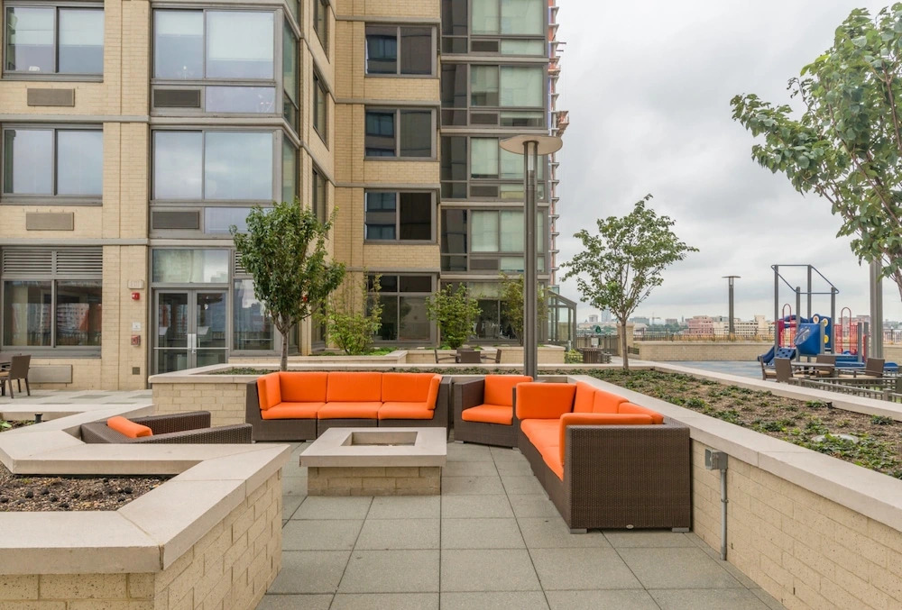 Home Away Luxury Apartments at Warren