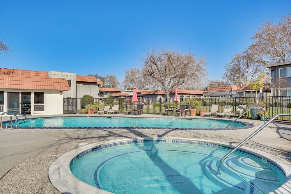 Sip, Golf & Explore: Pleasanton Retreat!