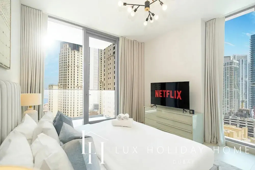 LUX Contemporary Suite Marina View 3