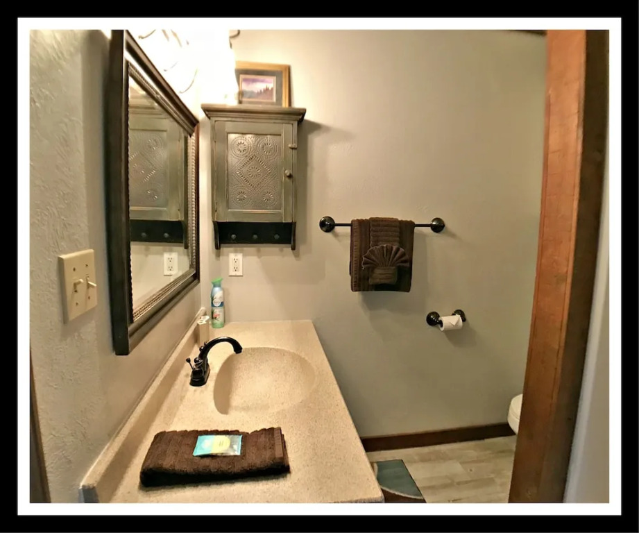 Shaconage 2 Bedrooms 1.5 Bathroom Cabin