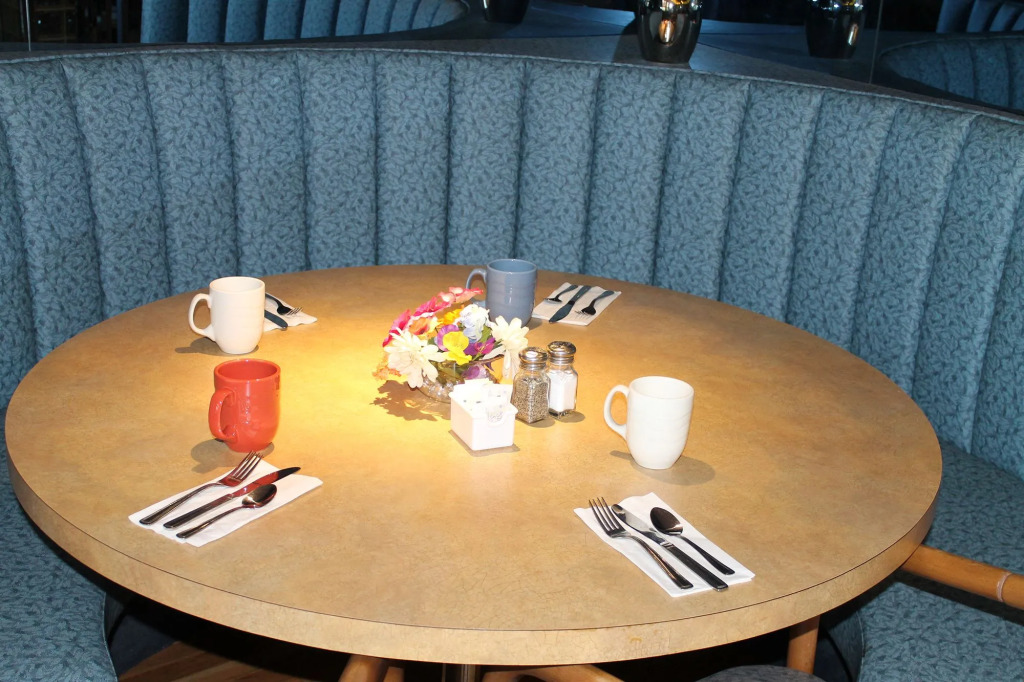 James Bay Inn Hotel, Suites & Cottage