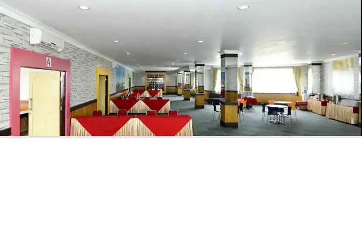 RedDoorz Premium at Hotel Ratu Residence